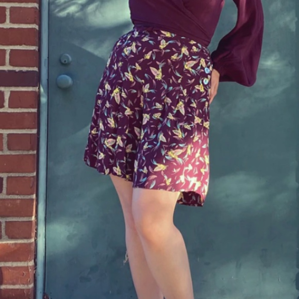Loco Lindo Purple feathers retro shorts - XL